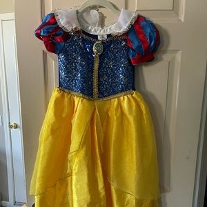 Size 5/6 Snow White costume